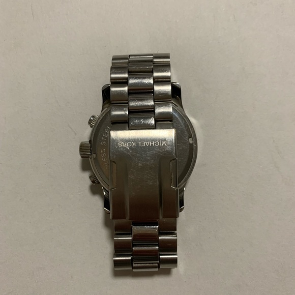 Michael Kors oversized watch - Picture 4 of 5